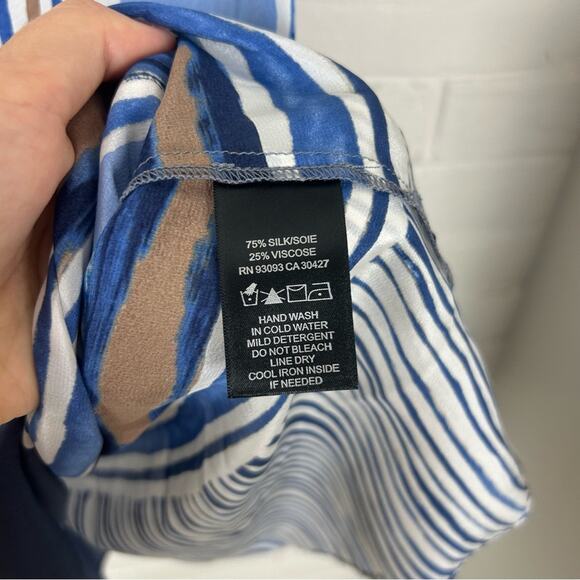 NWT Nic + Zoe Blue Abstract Print Silk Blend Tank Top Size MP - Picture 7 of 9